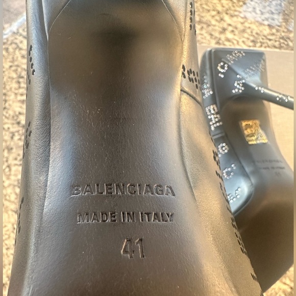 Authentic Balenciaga Black Leather Pumps - Picture 6 of 10